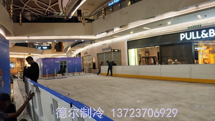 為(wéi)冰場安裝護欄